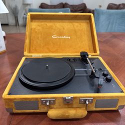 Corsely Vinyl Player Limited Edition Urban Outfitters