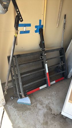 Aluminum tow hitch cargo carrier towing
