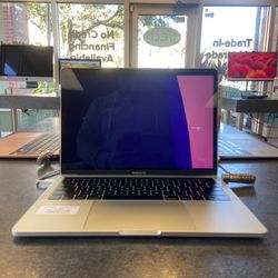 Apple MacBook Pro 13” – 3.3GHz i7 / 16GB / 512GB SSD Silver