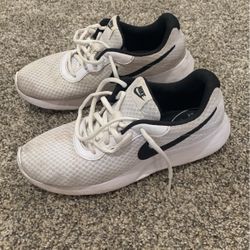 Nike Shoes (Size 7 Women’s)