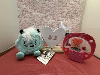 Rae Dunn “heart Mom Plaque” Cute Plush Monster gift set 