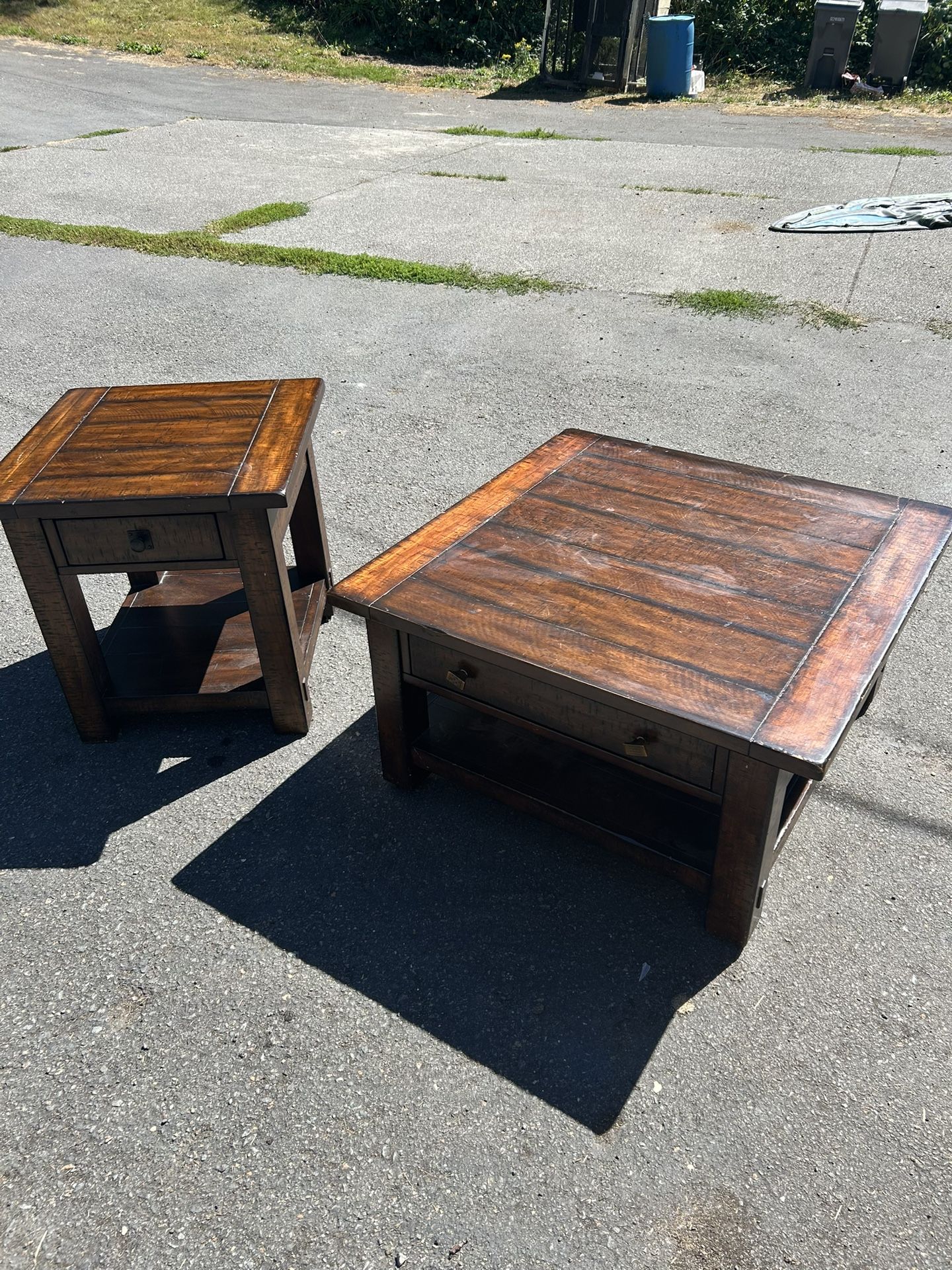Pottery barn Coffee Table And End Table. 