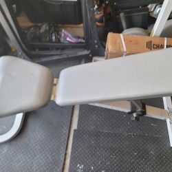 Adjustable weight bench 