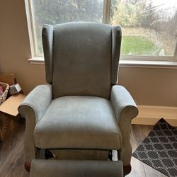 Queen Anne Recliner 