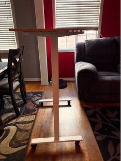Electric Stand or Sit Down Desk Barely Used