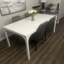 Dining Room Table & 4 Chairs