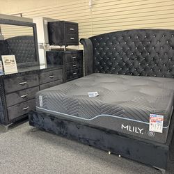 Queen/King Bedroom Set. 🚚WE DELIVER🚚