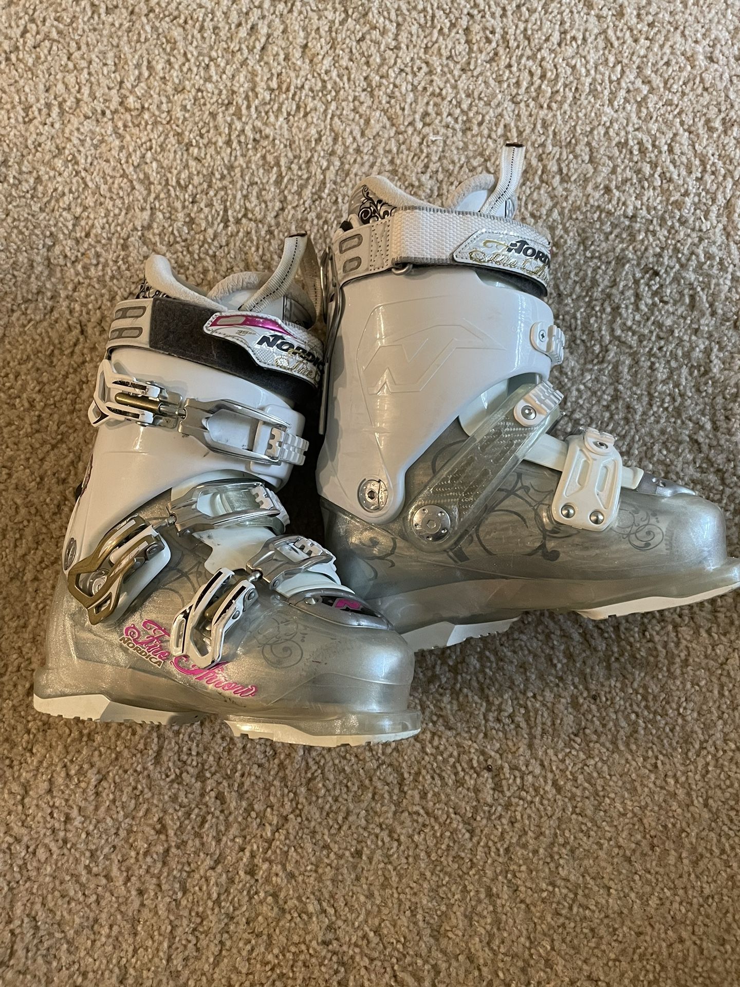 Nordica Fire Arrow F4 women’s Ski Boots Size 5