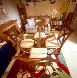 Beautiful Dinning Table with Glass Top and 4 Chairs. Wood Tone Cherry Finish