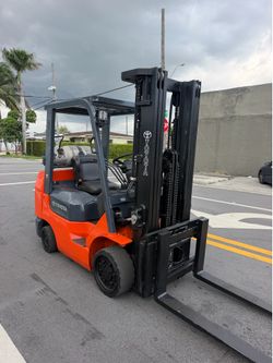 Toyota 6,000 lb Forklift