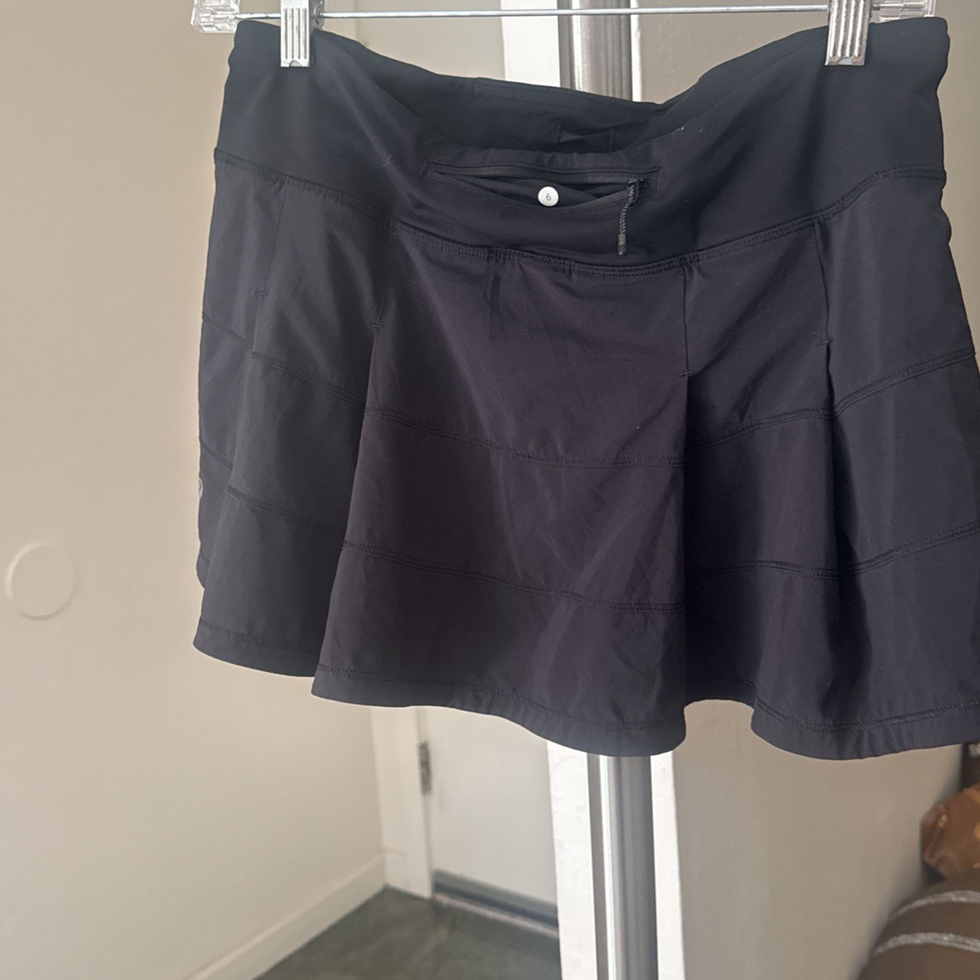 Lululemon Skirt. Size 6