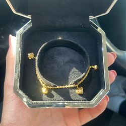 Gold bracelet 