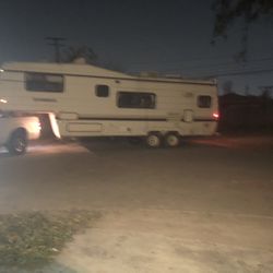 Hitchhiker II 5th Wheel  Needs Deep Cleaned