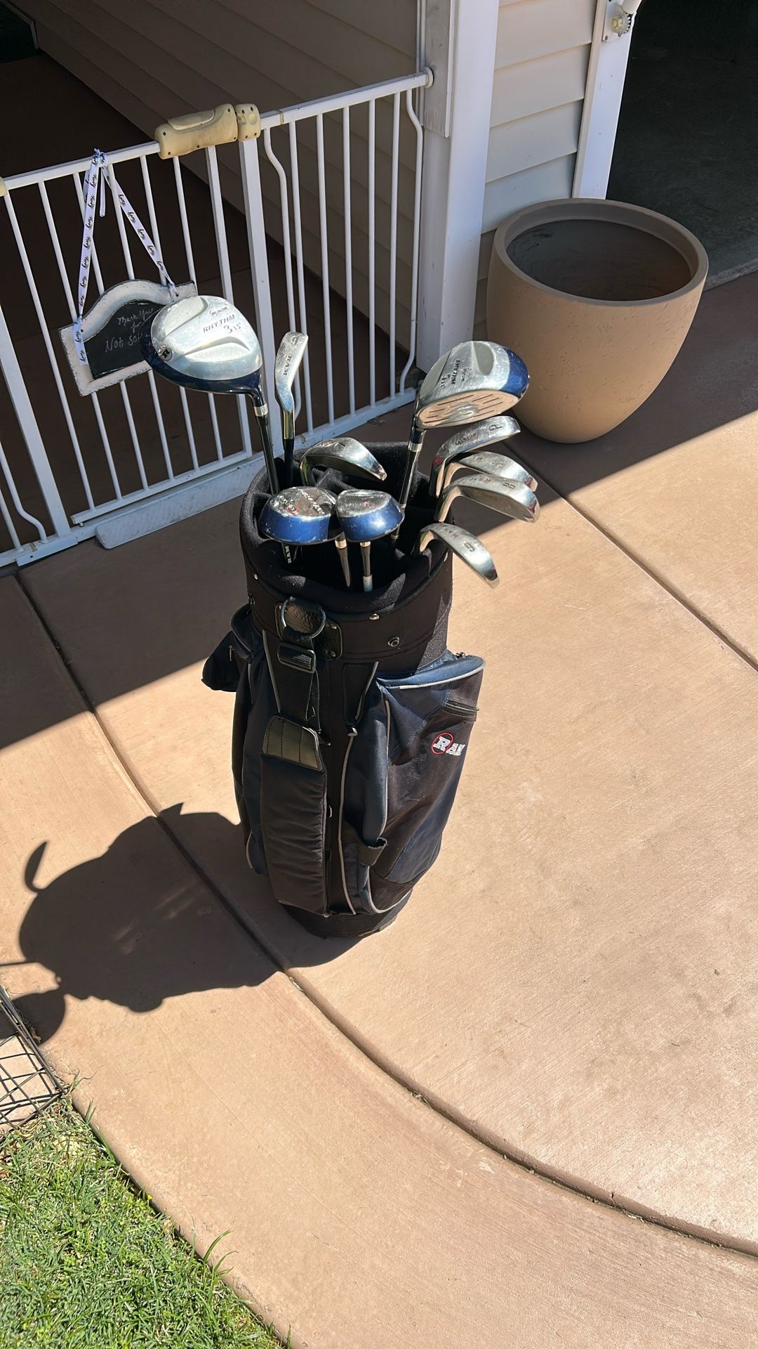 Ram Golf Set. 3 & 5 Woods, and 4 & 5 Hybrids, 6-SW Irons & Bag & Putter.