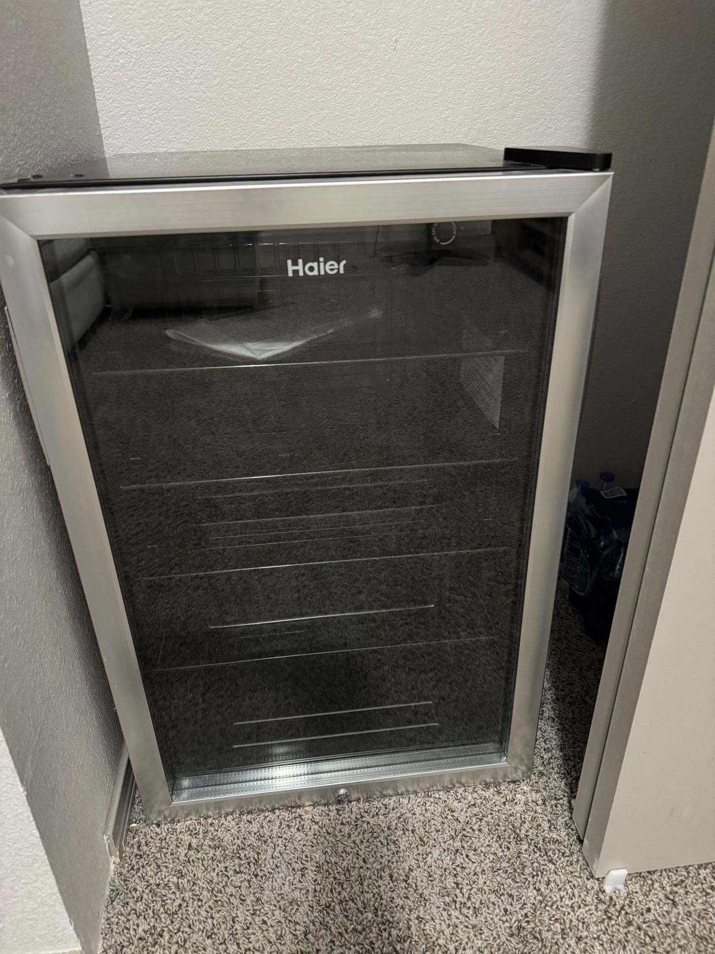 Haier 150 Can beverage Refrigerator