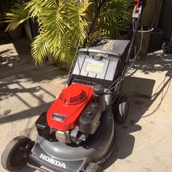 COMMERCIAL HONDA LAWNMOWER