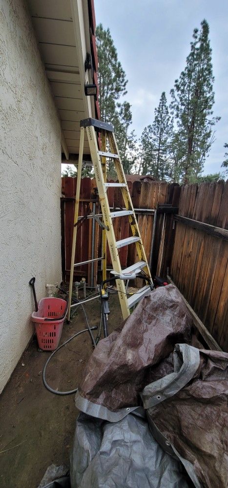 8ft ladder in excellent condition firm price 