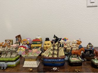 38 trinket box collection