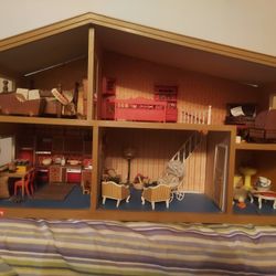 Lundy Antique Dollhouse