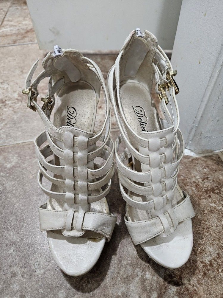 DELICIOUS brand Heels