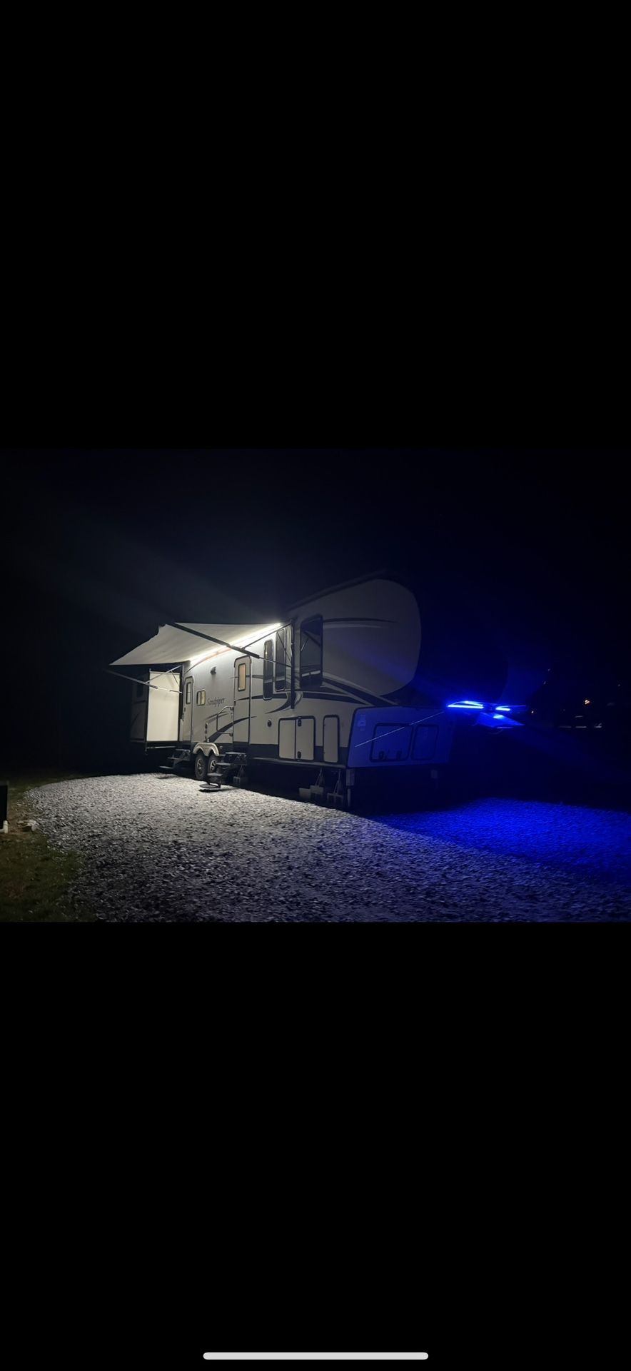 2017 Sandpiper 41ft Fifth Wheel Like New
