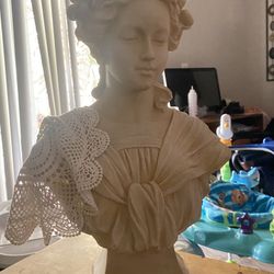 Statue/ Figurine 