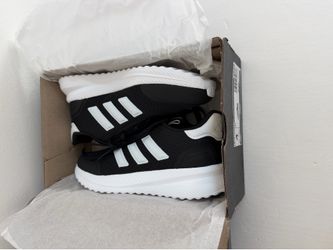 New Adidas running shoes size 4 youth. Cloudfoam running shoes athletic unisex sneakers adidas sneakers running athletic