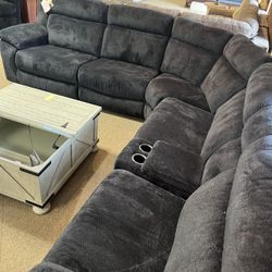 Power Electric Reclining Sectional! 