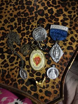 Religious medal collection (6)