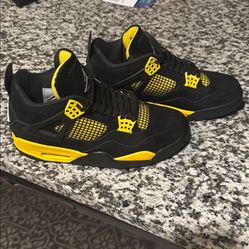 Jordan 4 yellow thunder