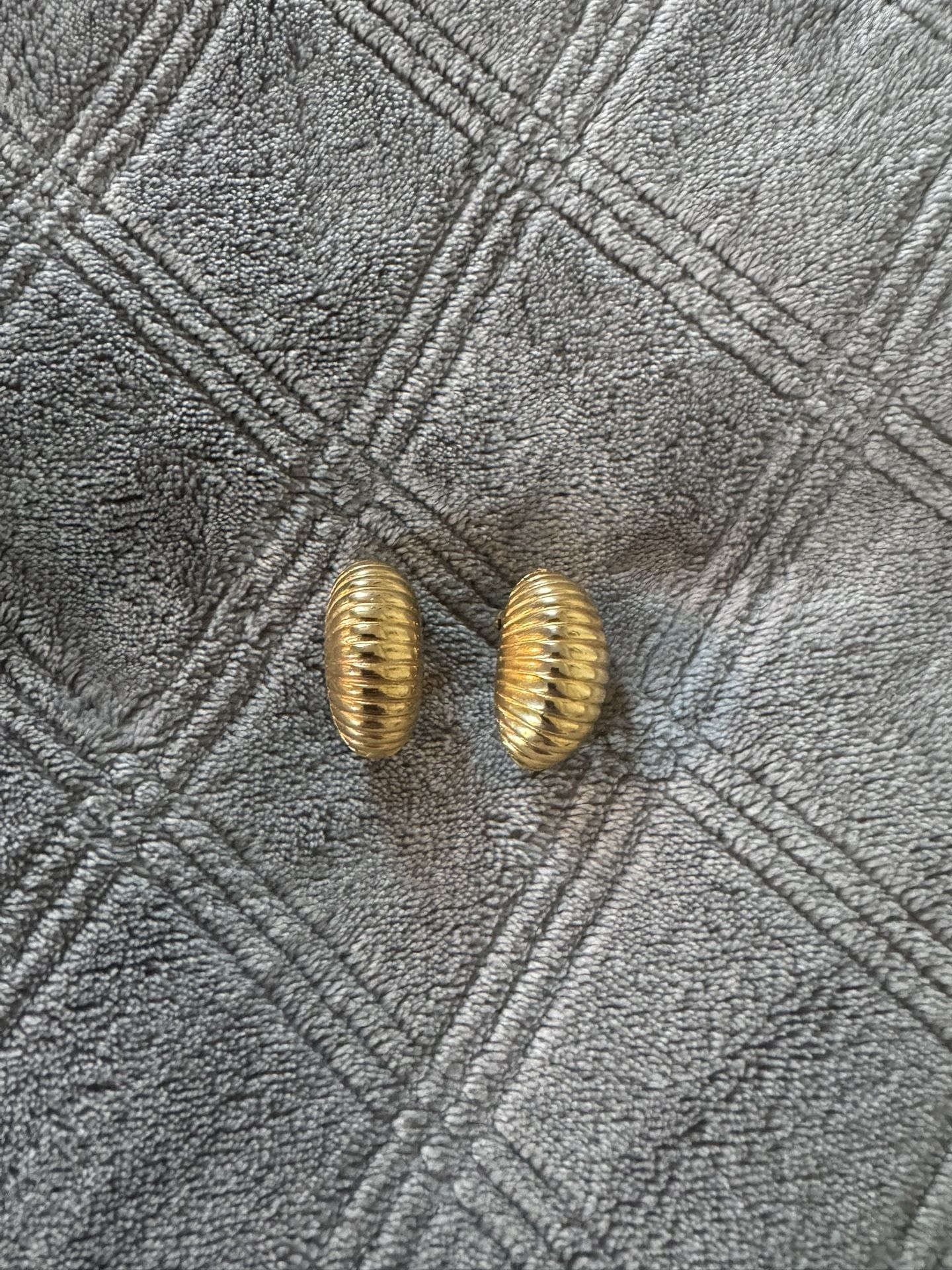 Vintage Earrings gold tone Great Condition