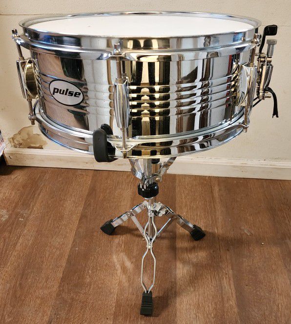 14" Pulse Snare Drum New Evans Head & Stand