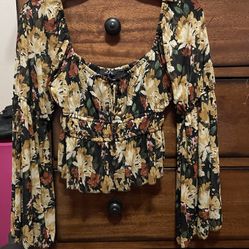 Black Floral Off Shoulder Crop Top – Size S – Flowy Sleeves