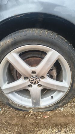 OEM 17" Volkswagen "Avignon" Alloy Wheel & Tire – 5-Spoke Factory Rim (5x112)