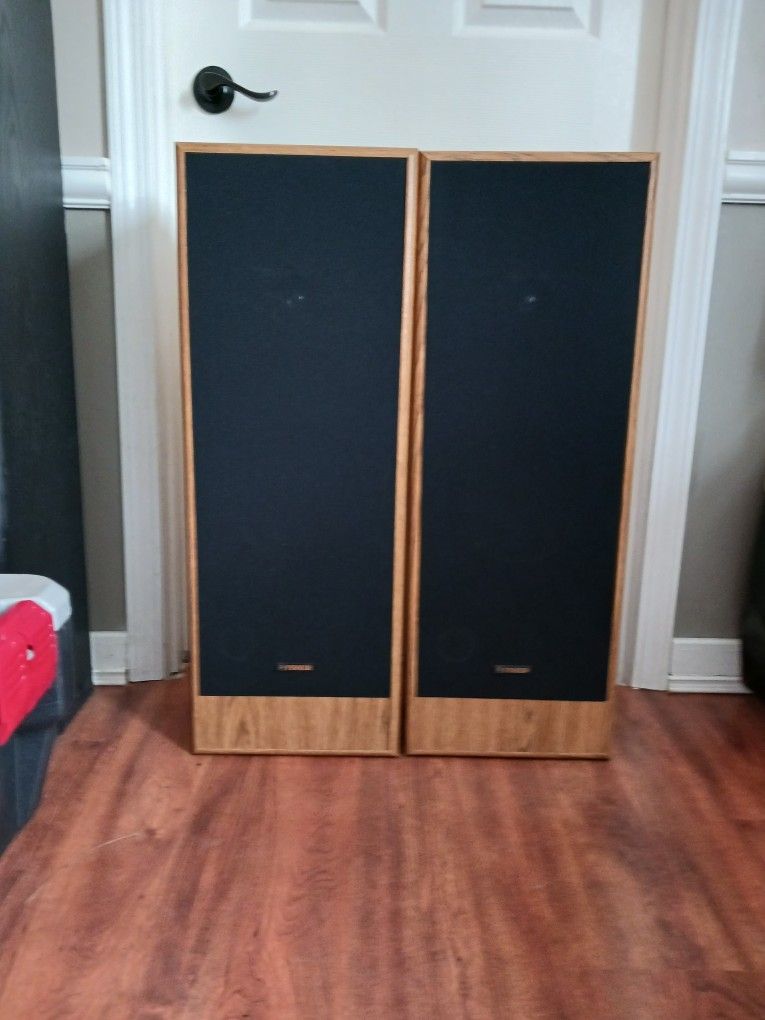 LIKE NEW - Fisher MS-755 - Home Speakers