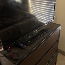TV with Roku and remote