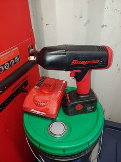 Snap On 1/2" Electric Impact w/ 18 V and charger (new model)