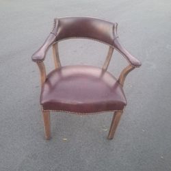 ANTIQUE OXBLOOD/MAHOGANY GUEST CHAIR