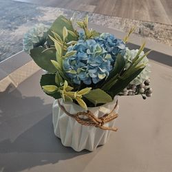 Elegant Blue Floral Table Decor (Set of 5) – Perfect for Events or Home