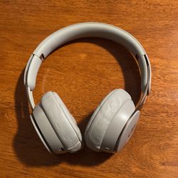 Beats Solo Pro Grey with Case and Charger