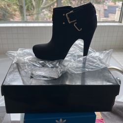 Brand New Guess Boots 