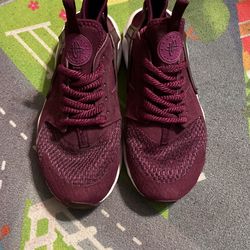 Burgundy And White Nike Hurrache (Special Edition) Size 4y