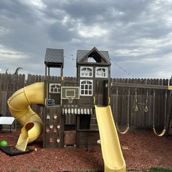 Kids Playground / Swingset