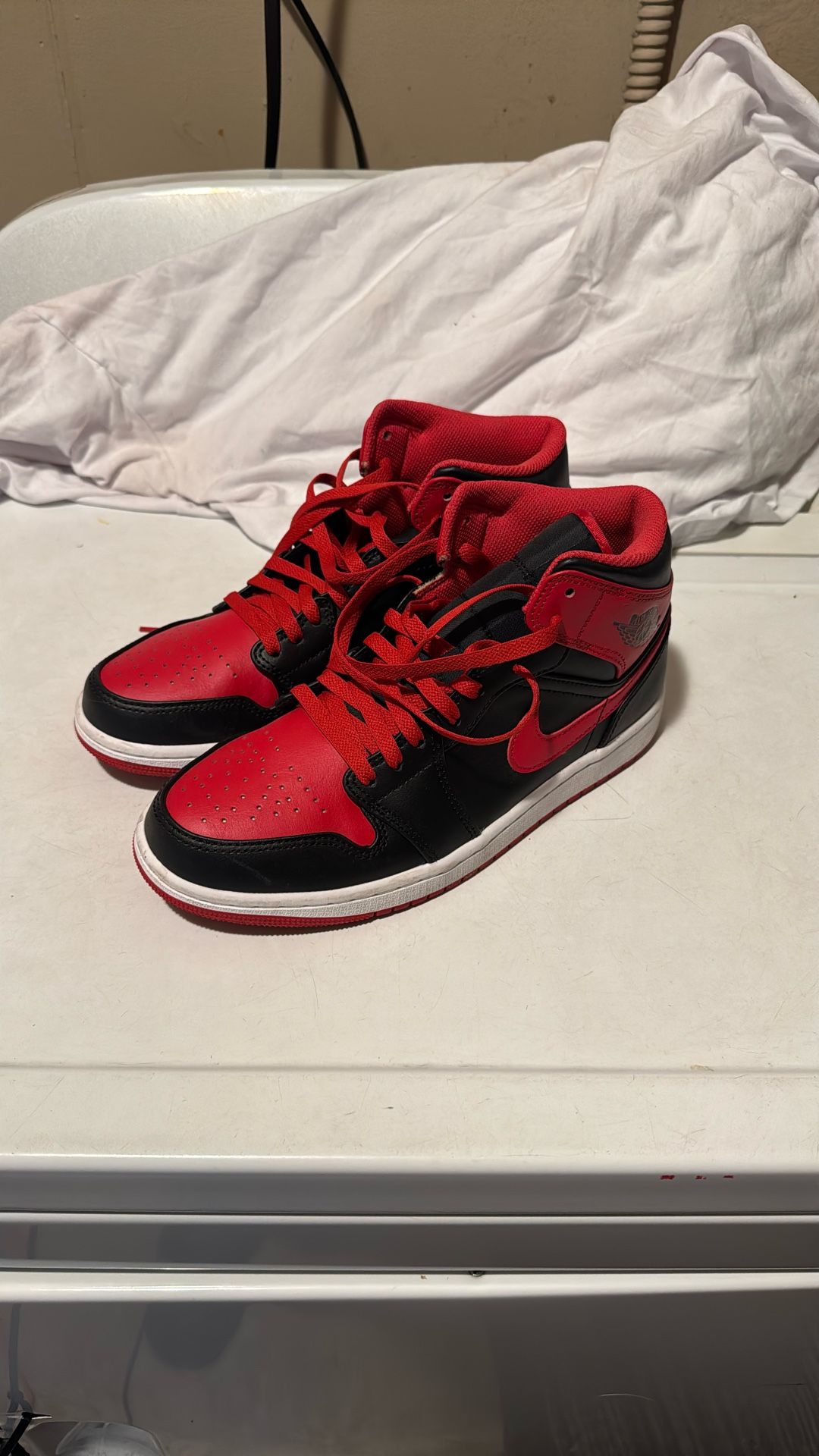 Jordan 1 Mid 8.5 Men’s 