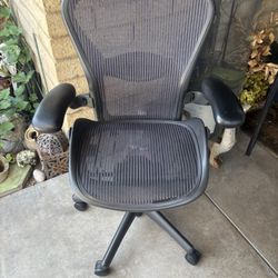 AERON  HERMAN MILLER CHAIR 