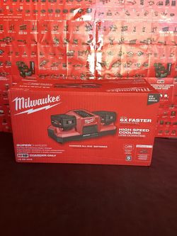 MILWAUKEE M18 18V DUAL BAY SIMULTANEOUS SUPER CHARGER ( CHARGER ONLY )