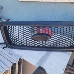 04-08 Ford F150 OEM Grill With Brackets