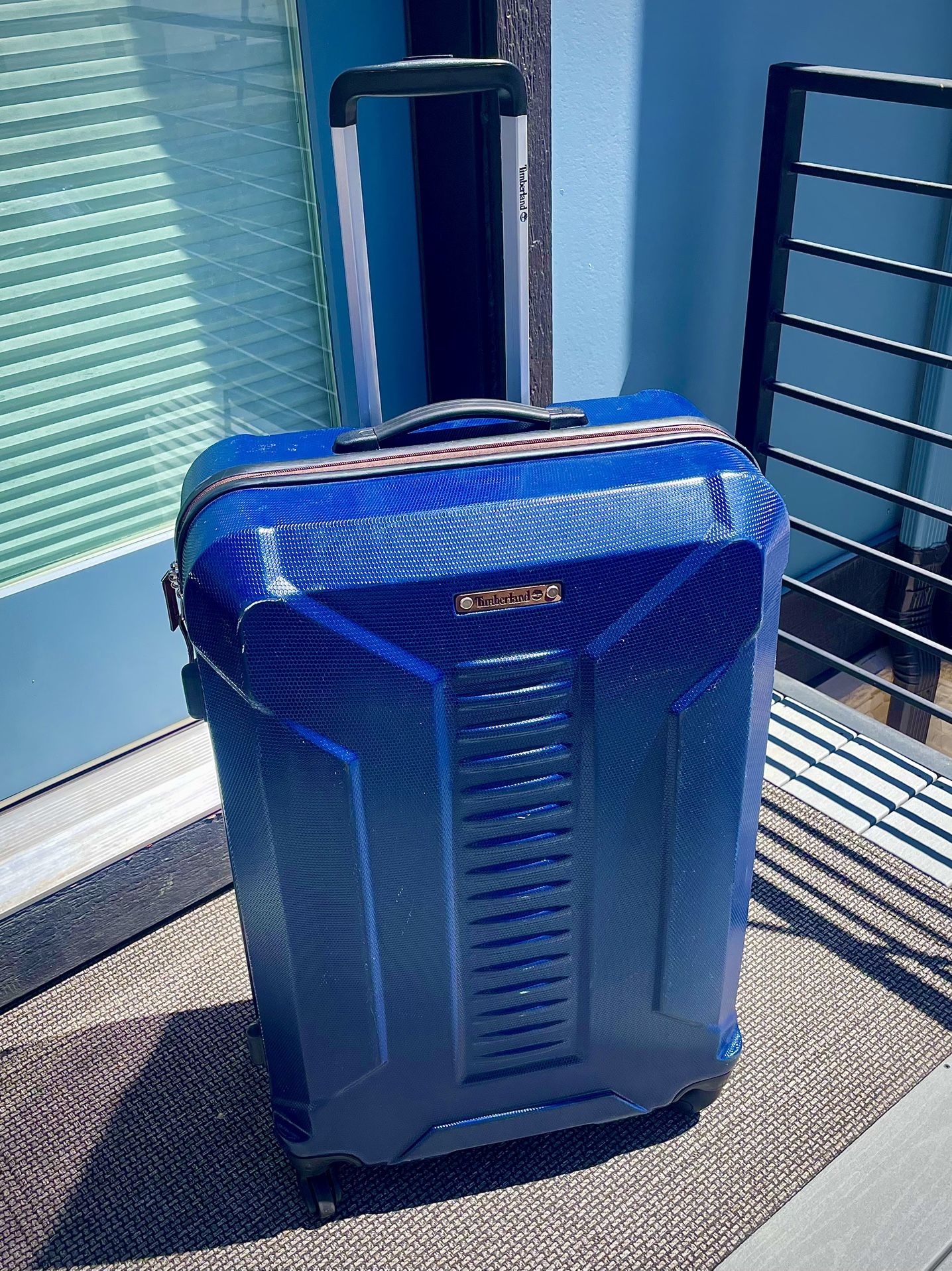 Timberland Hard Shell Rolling Suitcase – Durable, Spacious & Stylish