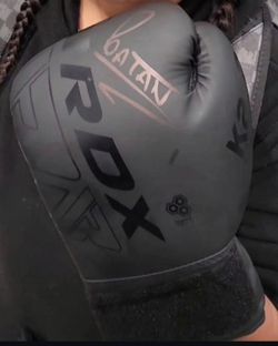Signed alex pereira glove