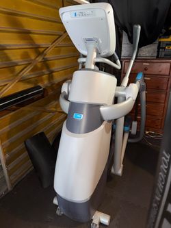 Precor AMT 100i Adaptive Motion Trainer – Commercial Grade
